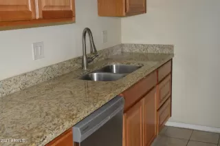 Photo #5: 6259980 Listing