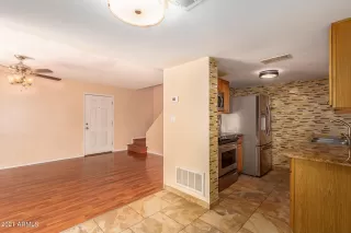 Photo #6: 6260116 Listing