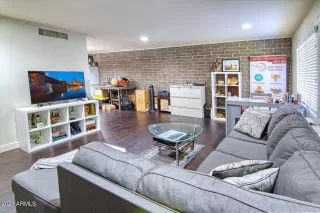 Photo #6: 6261841 Listing