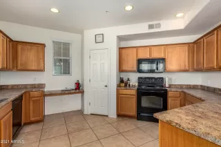 Photo #6: 6263156 Listing