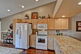 Photo #5: 6264151 Listing