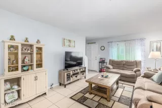 Photo #5: 6264528 Listing