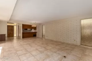 Photo #5: 6265896 Listing