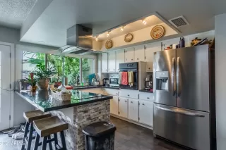 Photo #5: 6265914 Listing