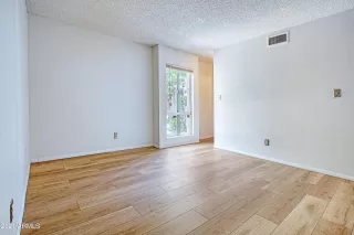 Photo #3: 6266028 Listing 