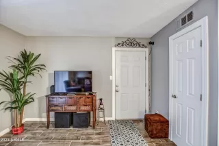 Photo #5: 6266293 Listing