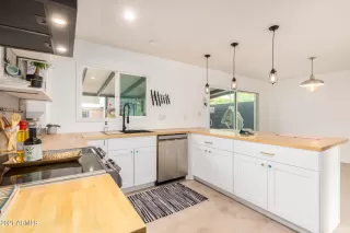 Photo #5: 6266840 Listing