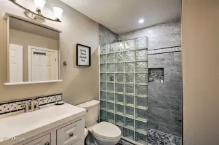 Photo #5: 6269378 Listing