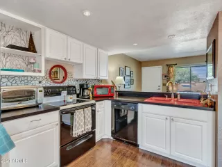 Photo #6: 6270548 Listing