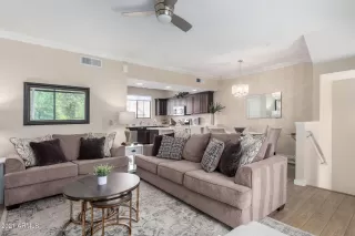 Photo #5: 6271392 Listing