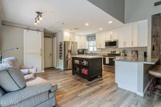 Photo #2: 6271622 Listing 