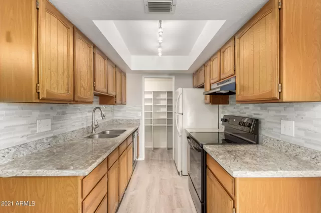 MLS: 6277014 Condo For Sale