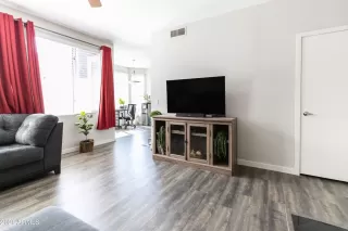 Photo #5: 6279187 Listing