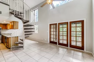 Photo #6: 6279835 Listing