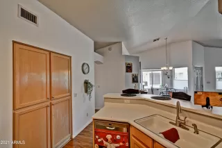 Photo #5: 6280346 Listing