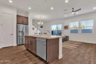 Photo #3: 6283899 Listing