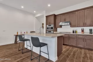 Photo #5: 6283899 Listing