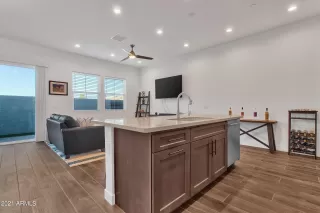 Photo #6: 6283899 Listing