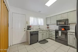 Photo #3: 6284387 Listing