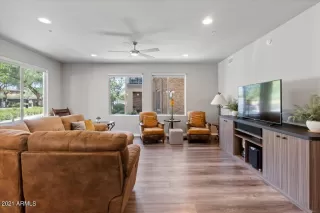 Photo #4: 6284942 Listing