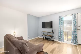 Photo #1: 6285107 Listing