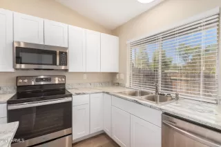 Photo #5: 6285425 Listing