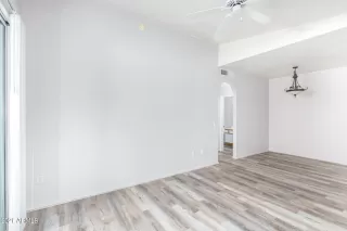 Photo #4: 6285428 Listing