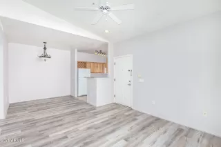 Photo #6: 6285428 Listing