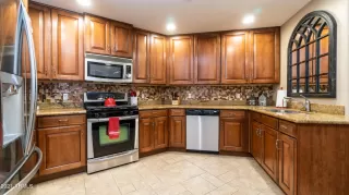 Photo #6: 6285519 Listing