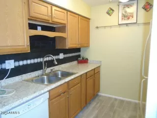 Photo #6: 6287129 Listing