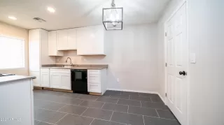 Photo #2: 6287899 Listing