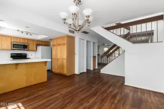 Photo #5: 6287988 Listing