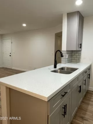 Photo #4: 6288047 Listing