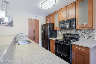 Photo #2: 6288947 Listing