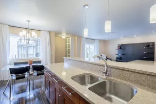 Photo #5: 6288947 Listing