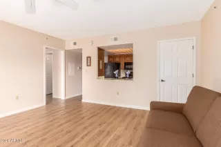 Photo #6: 6289883 Listing