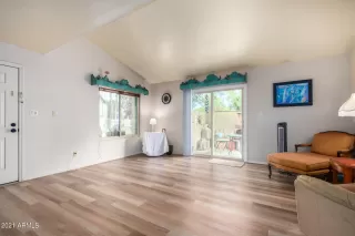 Photo #4: 6290446 Listing