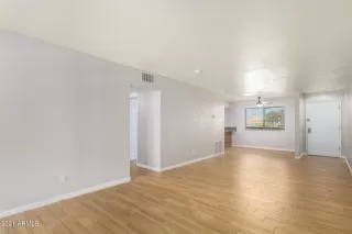 Photo #4: 6292147 Listing