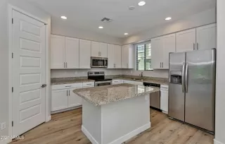 Photo #4: 6293358 Listing