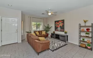 Photo #5: 6293835 Listing