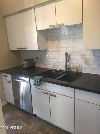 Photo #4: 6294047 Listing