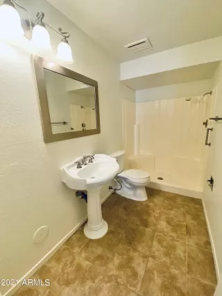 Photo #5: 6294273 Listing