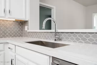 Photo #5: 6295903 Listing 