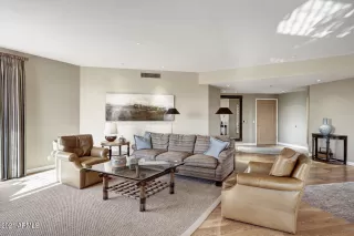 Photo #4: 6296070 Listing