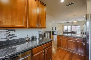 Photo #6: 6296426 Listing