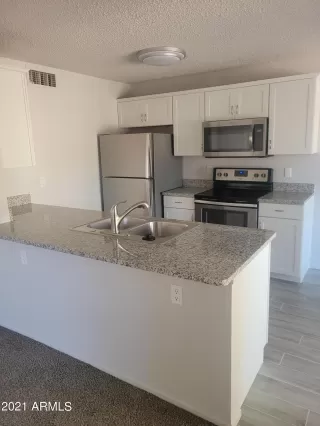 Photo #5: 6296526 Listing