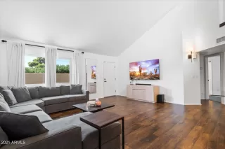 Photo #3: 6296912 Listing