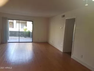 Photo #5: 6297032 Listing