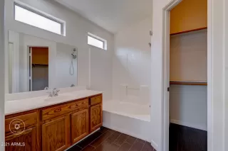 Photo #5: 6297920 Listing 