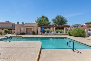 Photo #5: 6297926 Listing